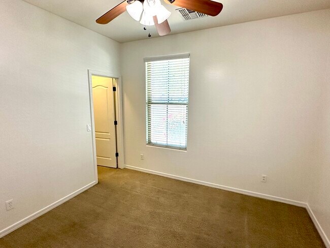 Building Photo - Fantastic Goodyear Home in Sedella