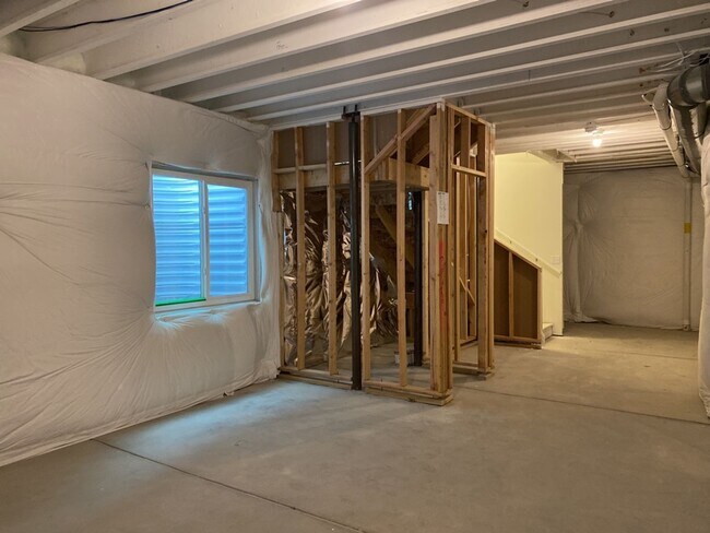 Building Photo - Exquisite 3 Bed 2.5 Bath Single Family Home