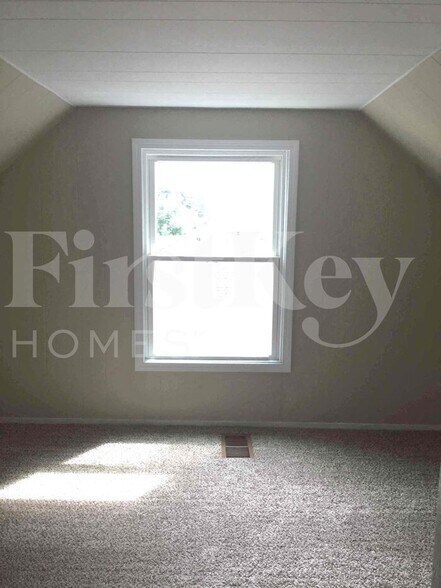 Building Photo - 123 Keller Ave