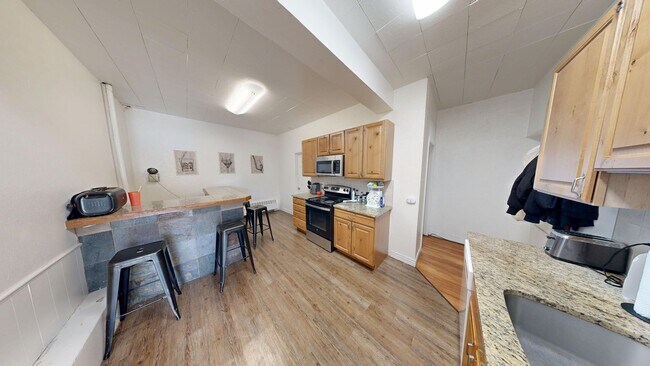 Building Photo - 1105 11th St