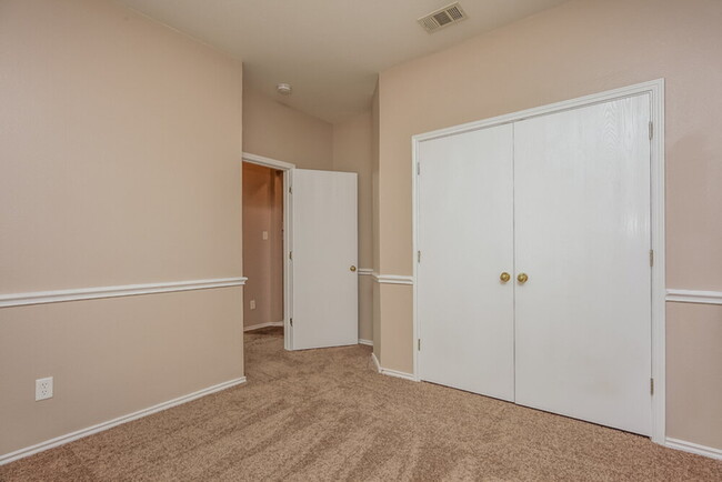 Building Photo - 1412 Brownford Dr