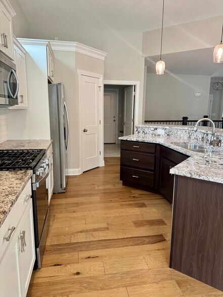 Building Photo - 5058 Pandit Dr