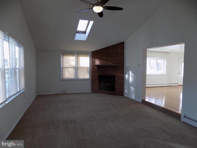 Building Photo - 3168 Middle Creek Rd