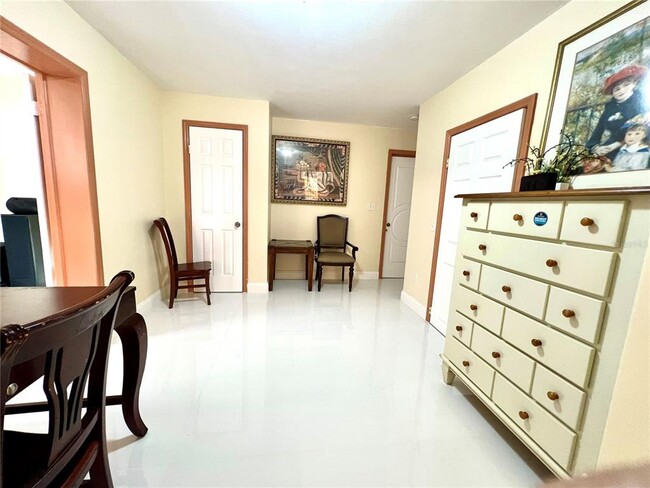 Building Photo - 5009 Deauville Dr