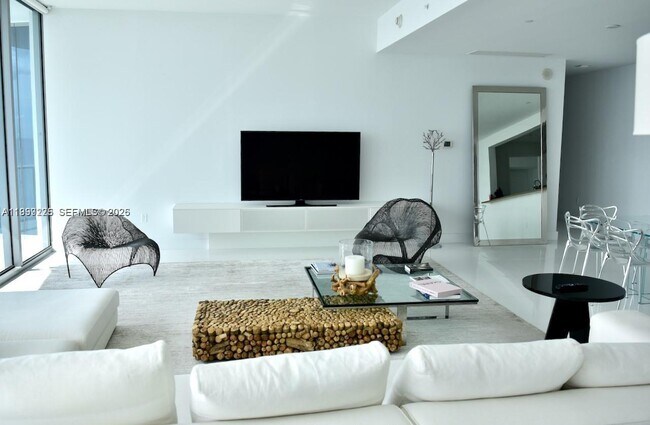 Building Photo - 17475 Collins Ave