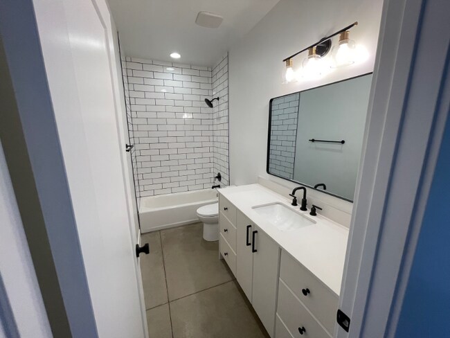 Building Photo - 676 676 W Lava Pointe Dr