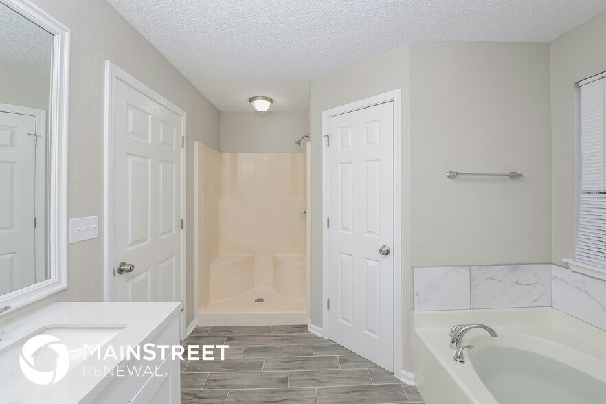 Building Photo - 417 Montgomery Pl