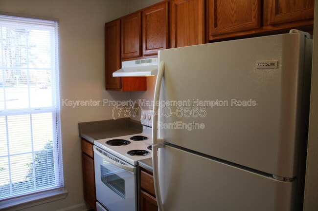 Building Photo - 1 Peachtree Ct