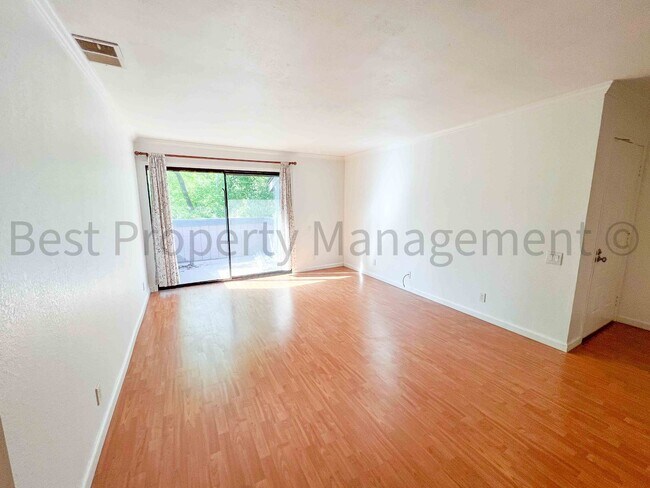 Building Photo - Perfect Shape Warm Springs Condo next to J...