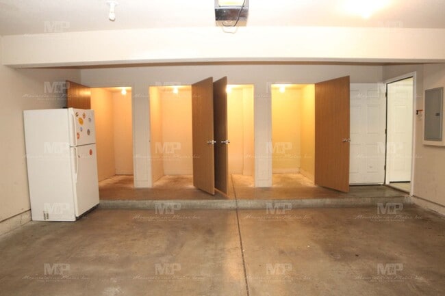 Building Photo - 320 W Laurel St