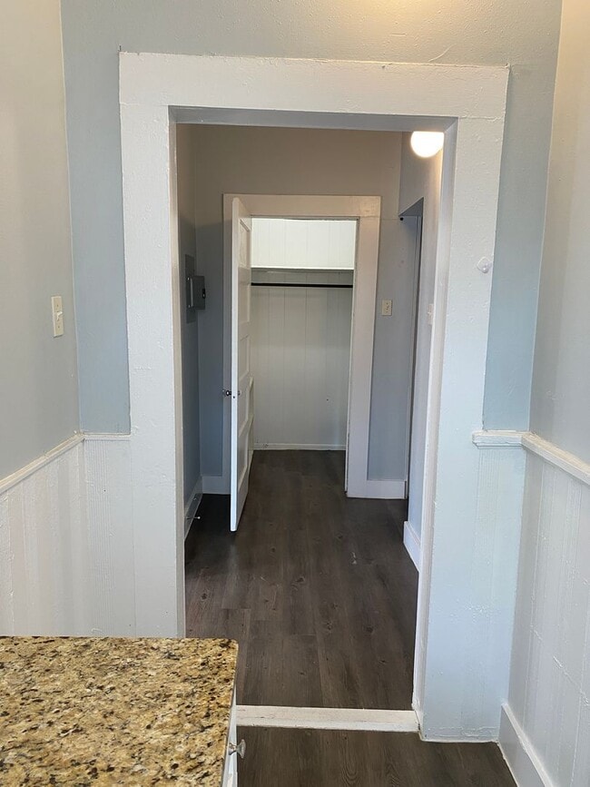 Building Photo - **MOVE-IN SPECIAL**  Vintage 1-Bedroom Near The Pearl