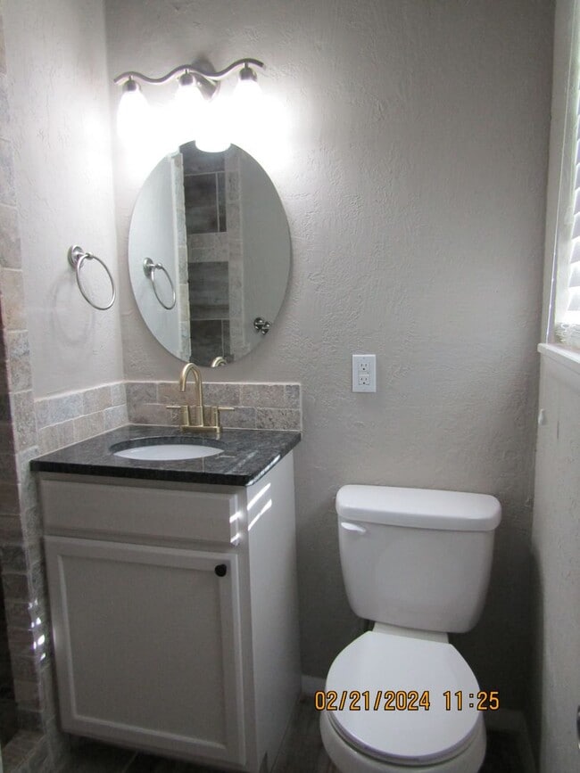 Building Photo - MacArthur Schools Area!