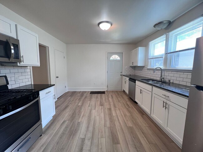 Building Photo - Updated Three Bedroom Home on the NE side of Grand Rapids!