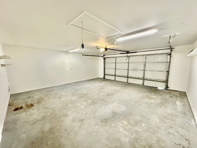 Building Photo - 6 Roessler Ln