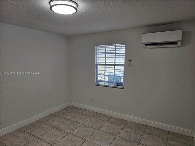 Building Photo - 651 SW 66th Ave