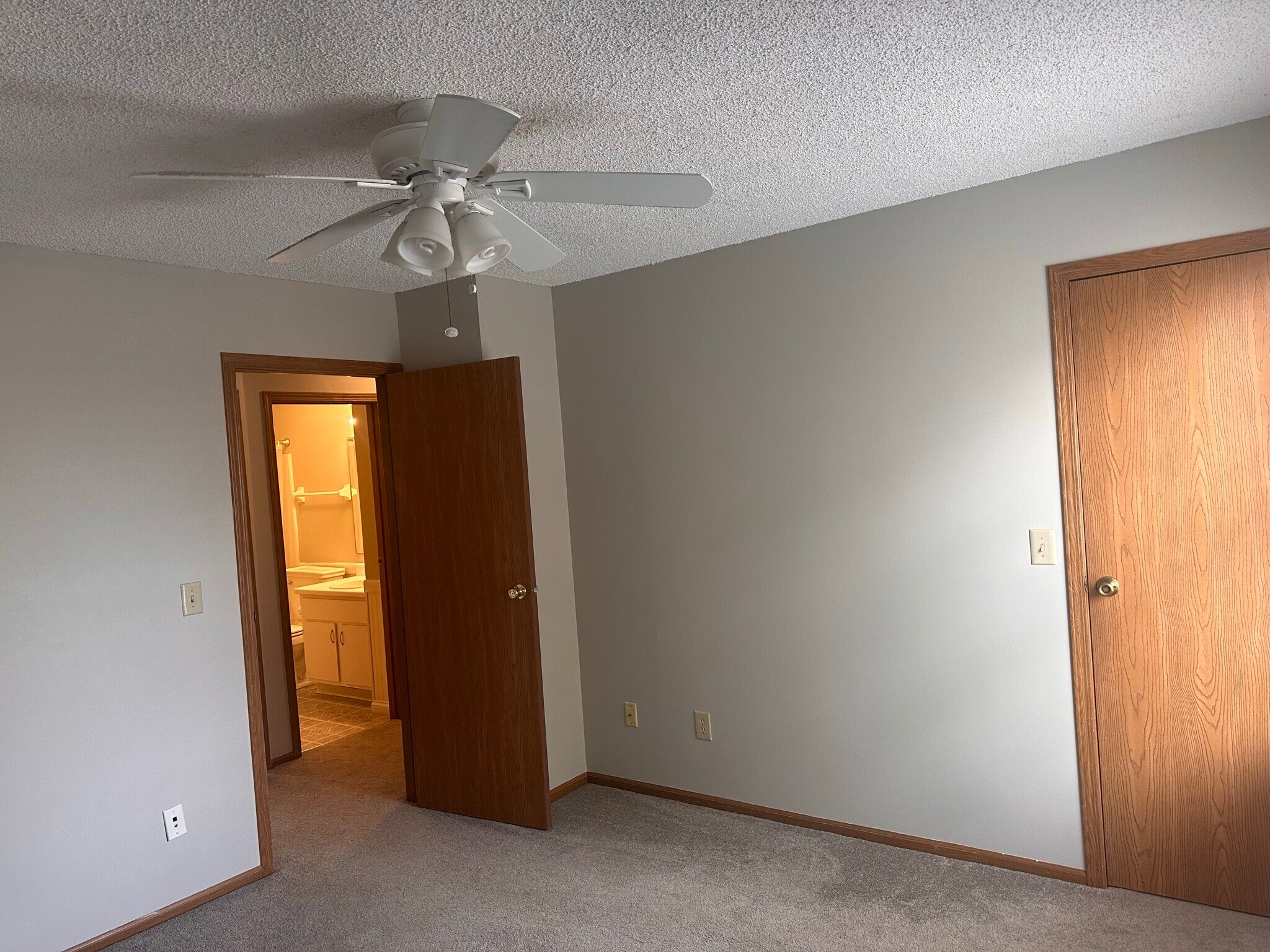 Building Photo - 5125 Singleton Dr