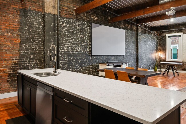 Building Photo - 124 Strawberry Alley