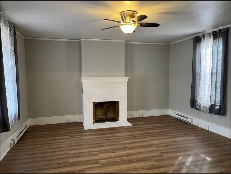 Building Photo - 114 N Brown St