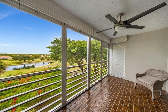 Building Photo - 3960 Oaks Clubhouse Dr