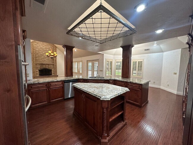 Building Photo - Entertainer delight rental home located in ''The Lakes'' subdivision coming soon!