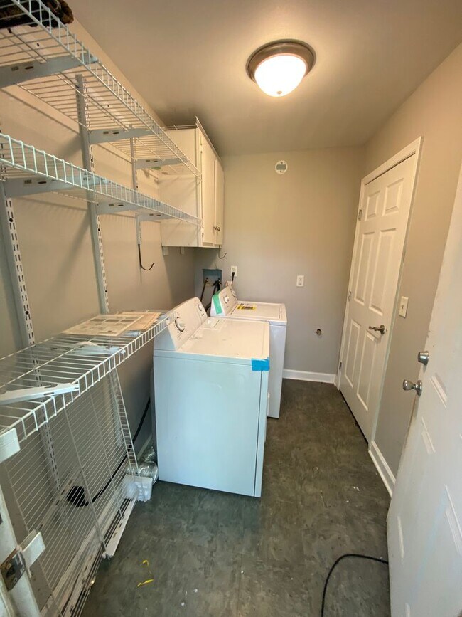 Building Photo - 3 bed 2 bath House in Germantown