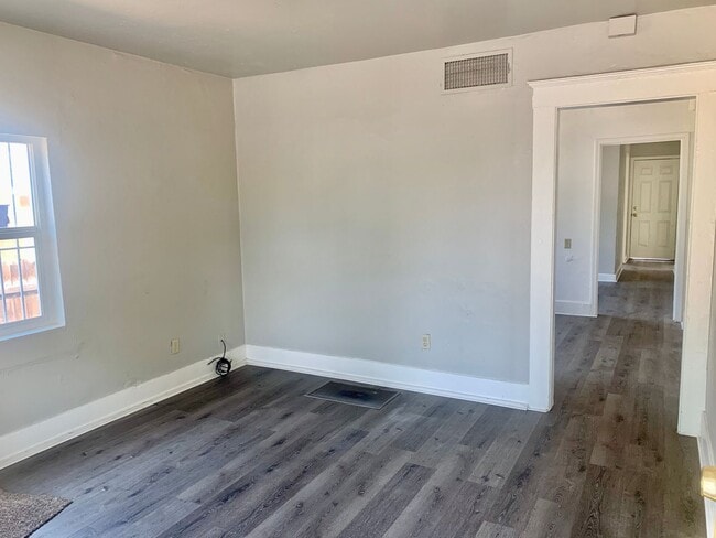 Building Photo - Remodeled 3/1