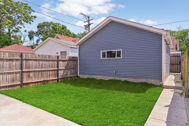 Building Photo - 6547 S Langley Ave