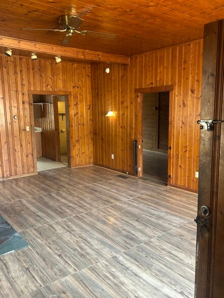 Building Photo - 277 River St