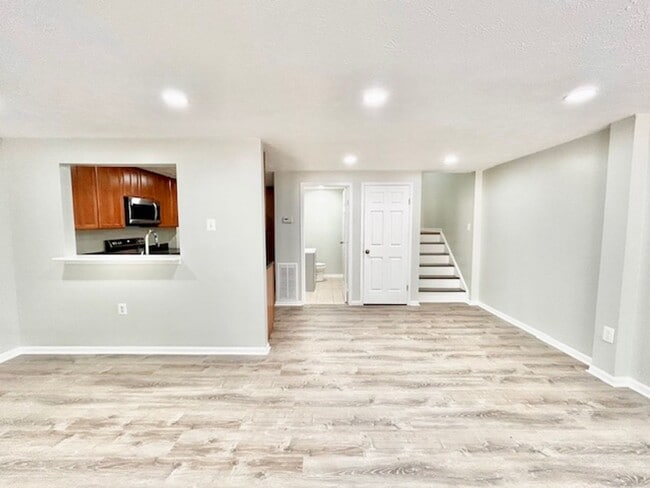 Building Photo - 60 Whitechurch Ct