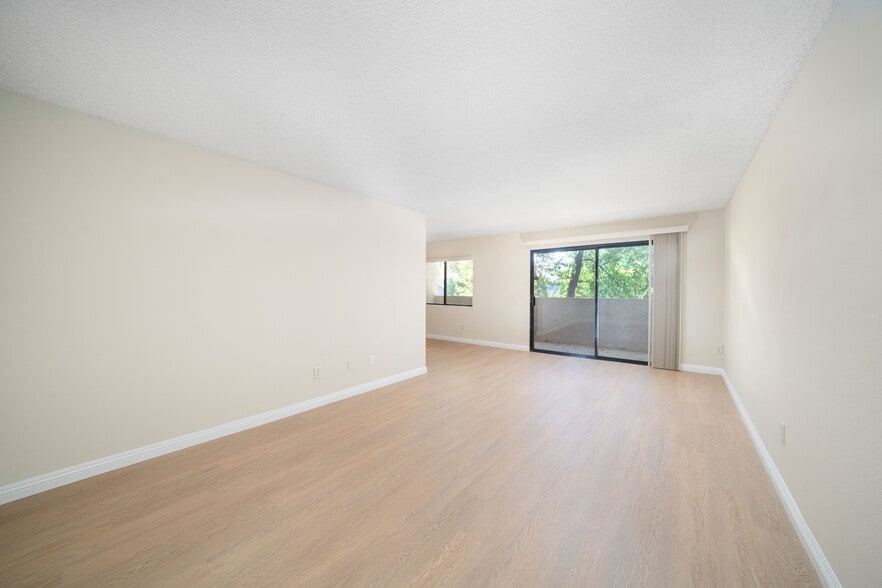 Building Photo - 12244 Riverside Dr