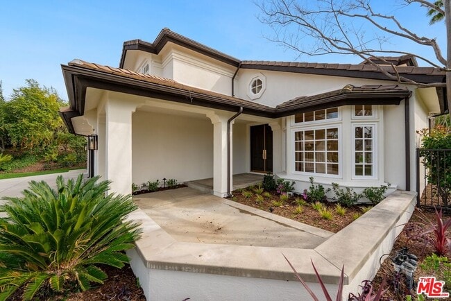 Building Photo - 18500 St Moritz Dr