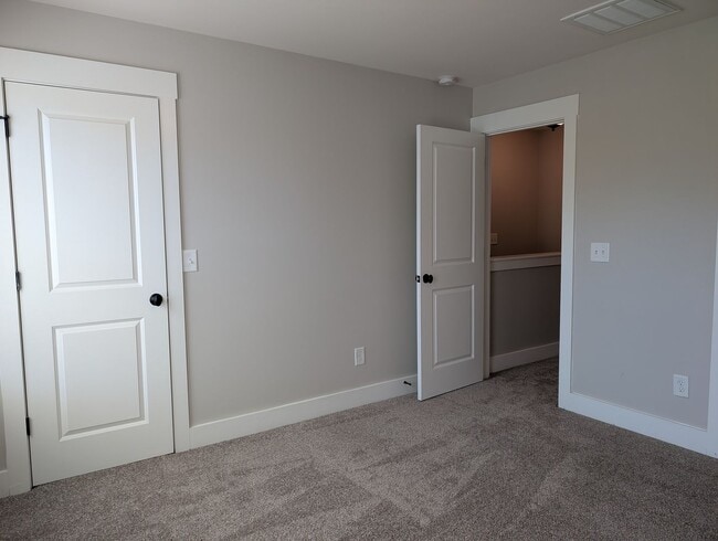 Building Photo - Beautiful Townhome located in Brightwalk!