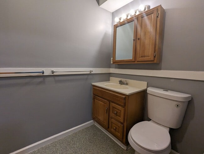 Building Photo - 3 School St