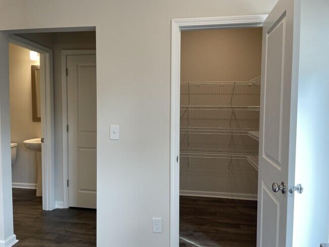 Building Photo - 3400 Reagan Way