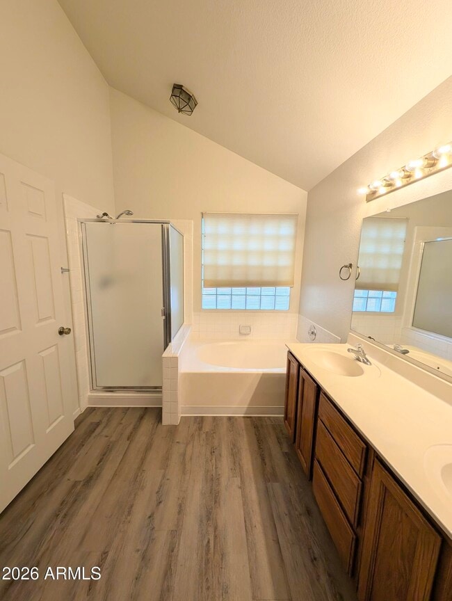 Building Photo - 2325 E Lakecrest Dr