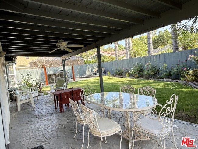 Building Photo - 30556 Rainbow View Dr