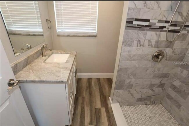 Building Photo - 2811 S Shine Ave