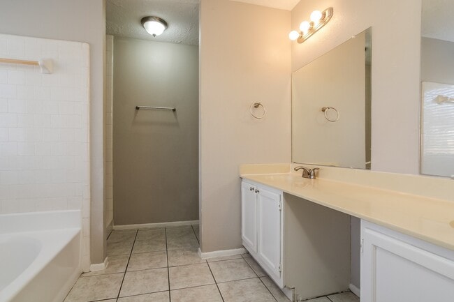 Building Photo - 4831 Tealgate Dr
