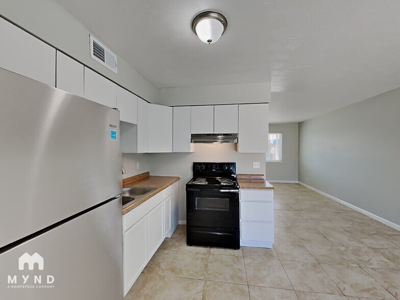 Building Photo - 640 Hause Ave