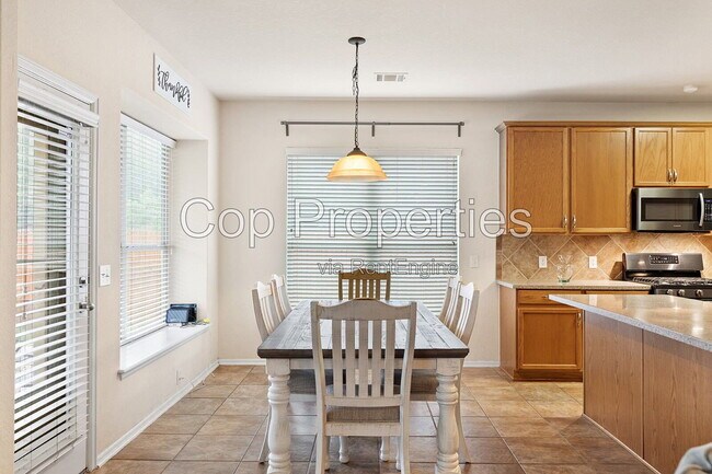Building Photo - 1306 Alpine Pond