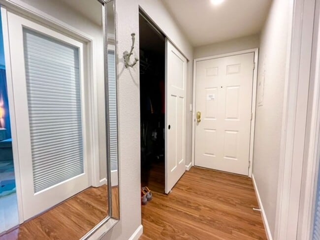 Building Photo - 2b/2ba Seattle House