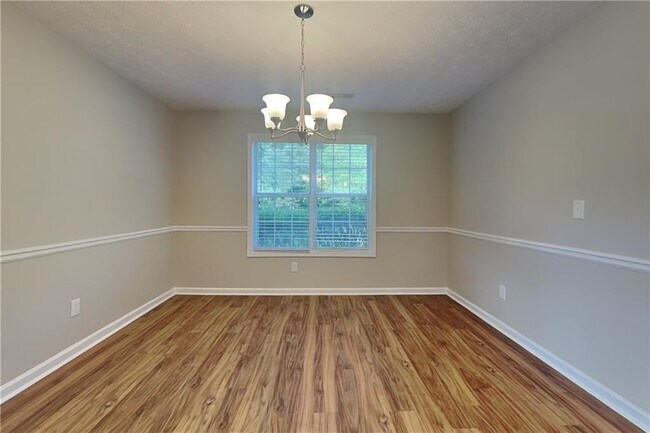 Building Photo - 3282 Summit Glen Dr