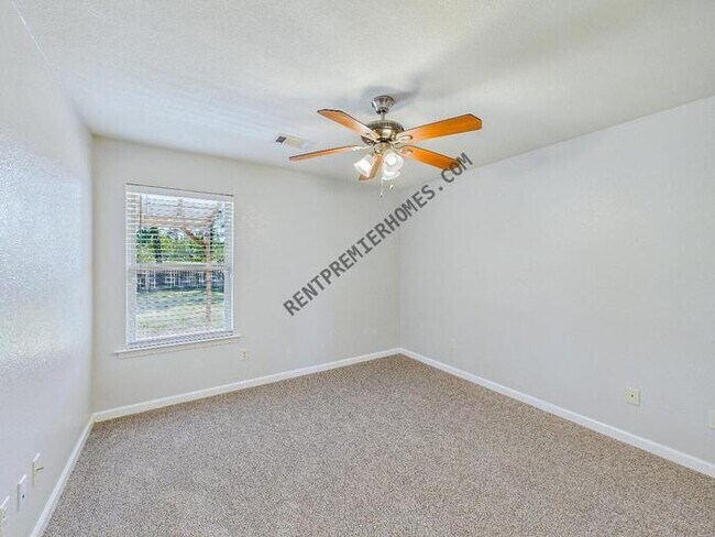 Building Photo - 29 Green Apple Dr