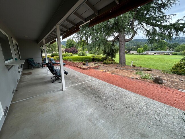 Building Photo - 7588 Oak Leaf Dr