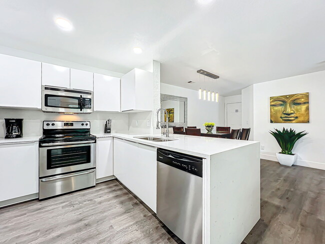 Building Photo - Seurat Street, Orlando, FL 32819 - 4 BR 2 BA condo