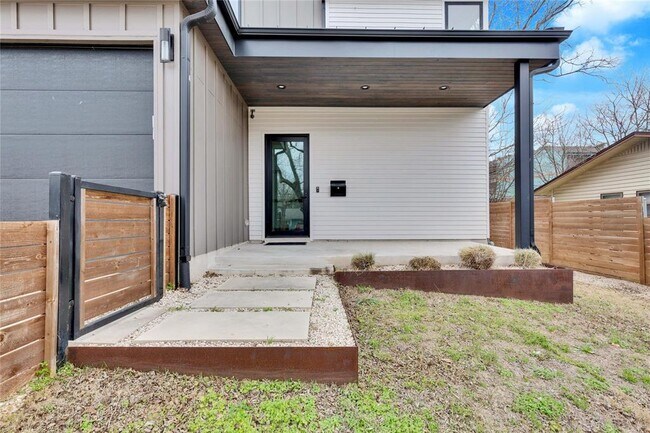 Building Photo - 2509 Euclid Ave