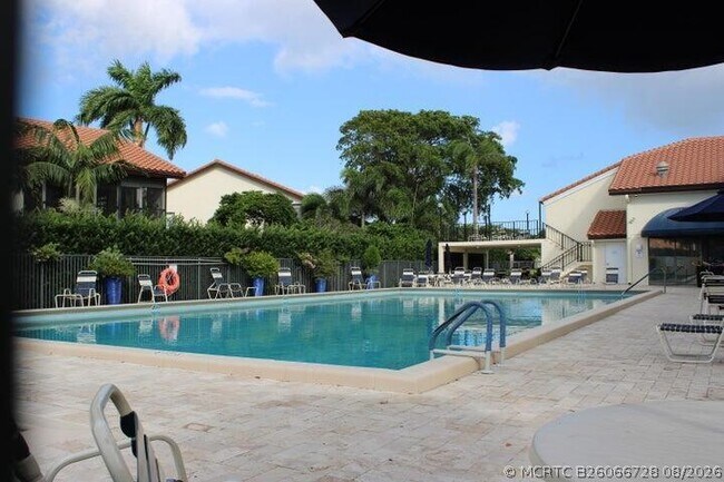 Building Photo - 10804 Bahama Palm Way