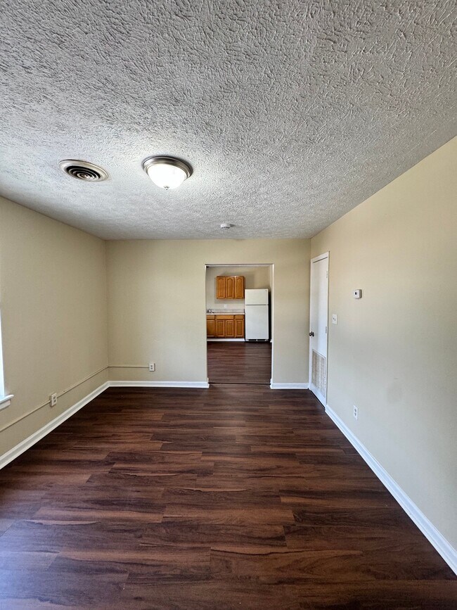 Building Photo - 302 N Olive St