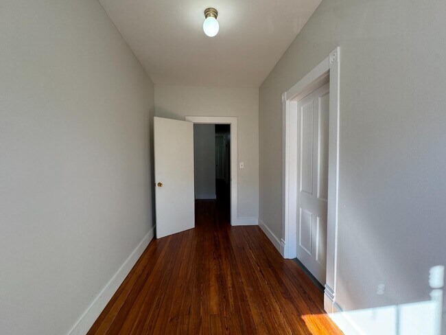 Building Photo - 301 W Beverley St