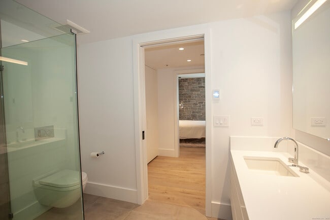 Building Photo - 41 Richmondville Ave